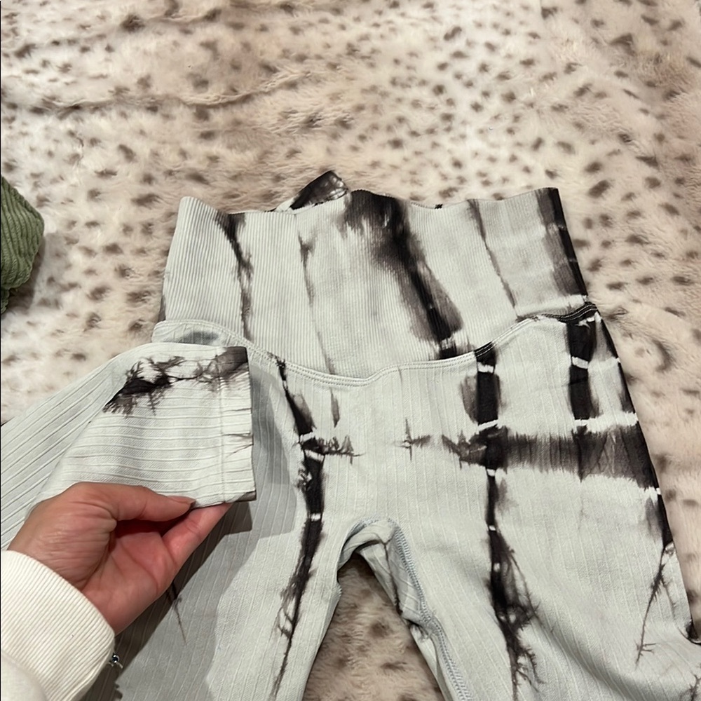 PINK Victoria's Secret Tie-Dye Leggings - Black and White